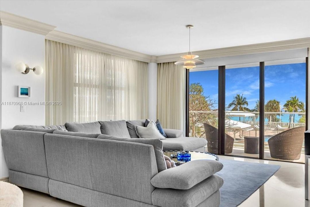 En Venta: $2,399,000 (3 camas, 3 baños, 1986 Pies cuadrados)