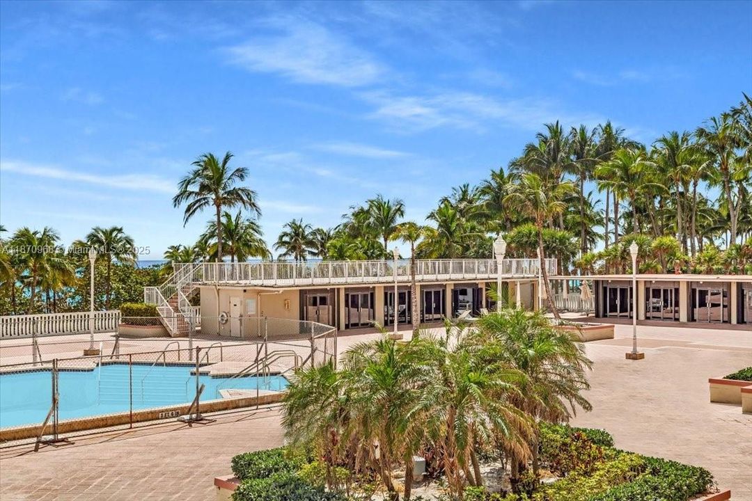 En Venta: $2,399,000 (3 camas, 3 baños, 1986 Pies cuadrados)