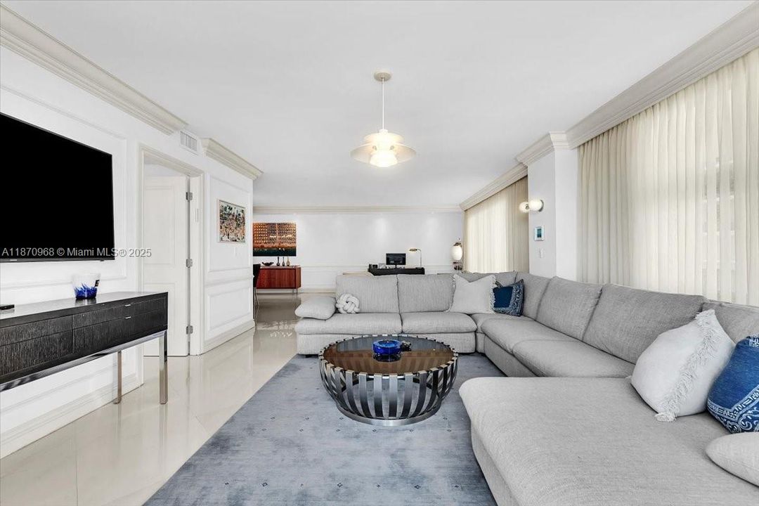 En Venta: $2,399,000 (3 camas, 3 baños, 1986 Pies cuadrados)