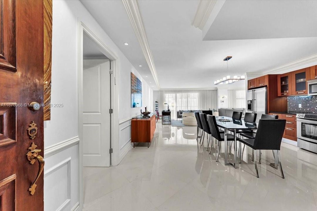 En Venta: $2,399,000 (3 camas, 3 baños, 1986 Pies cuadrados)