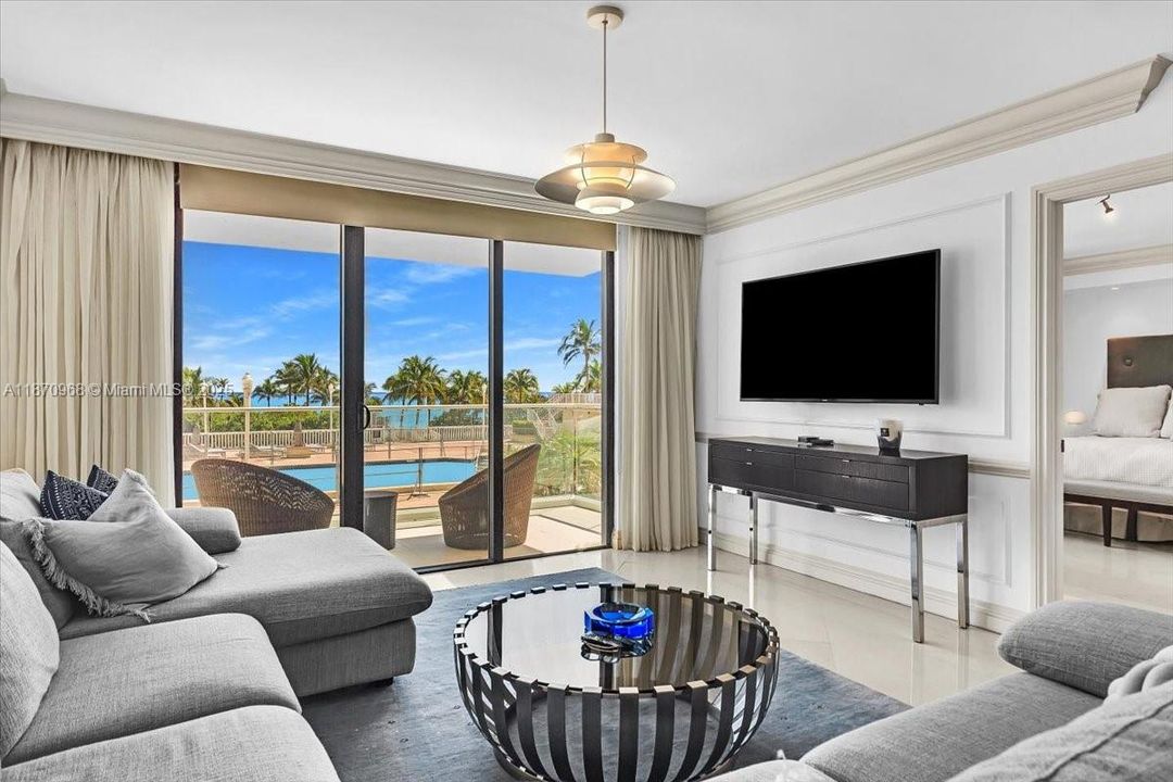 En Venta: $2,399,000 (3 camas, 3 baños, 1986 Pies cuadrados)