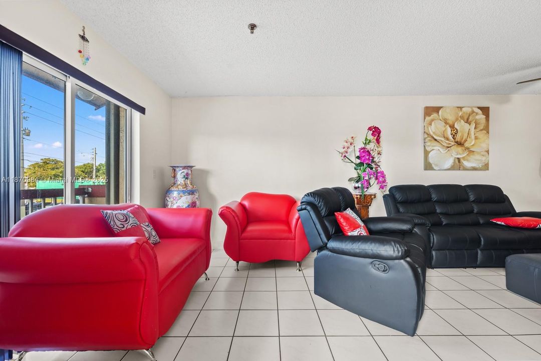 Active With Contract: $285,000 (2 beds, 2 baths, 0 Square Feet)