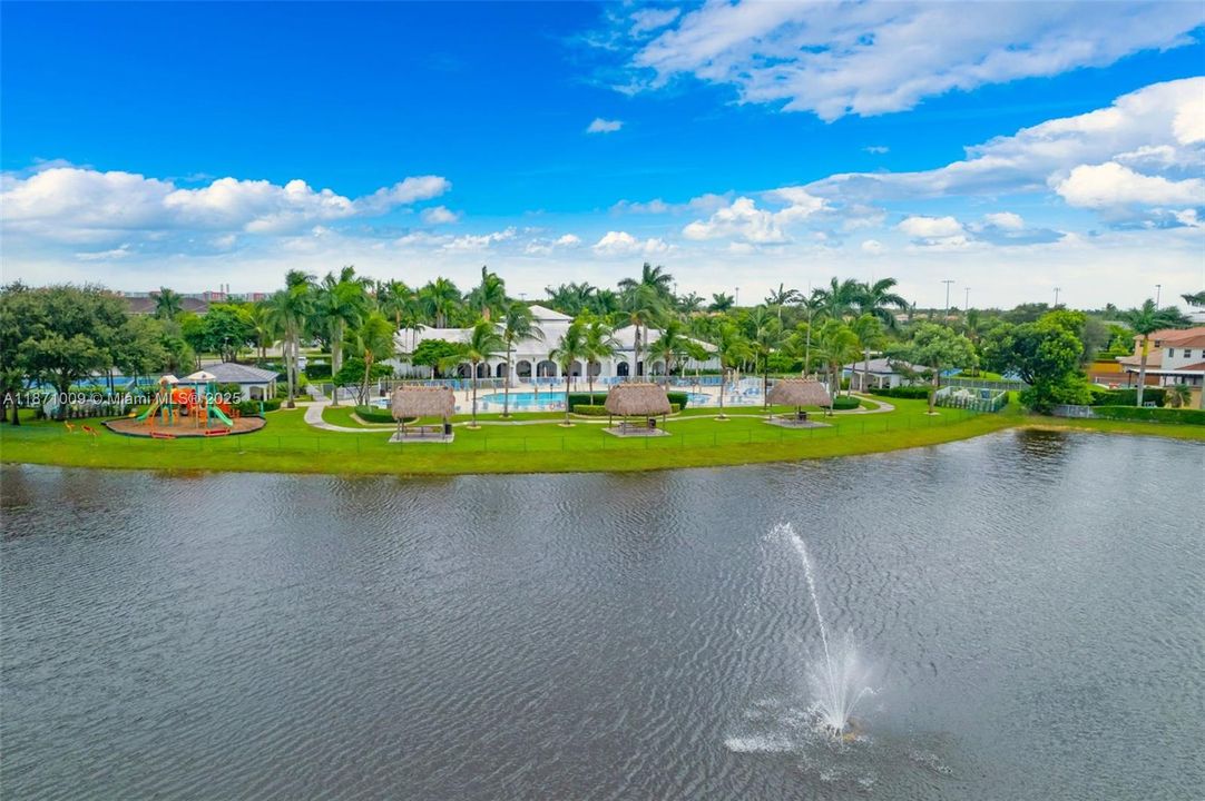 Activo con contrato: $1,140,000 (5 camas, 4 baños, 3650 Pies cuadrados)