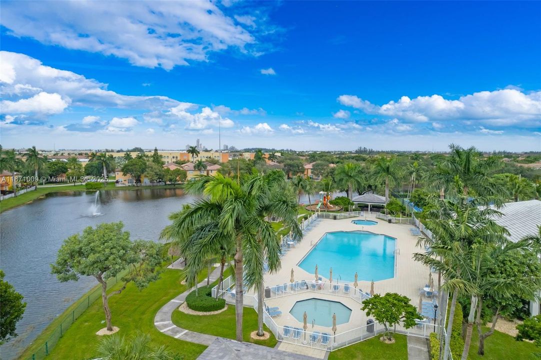 Activo con contrato: $1,140,000 (5 camas, 4 baños, 3650 Pies cuadrados)