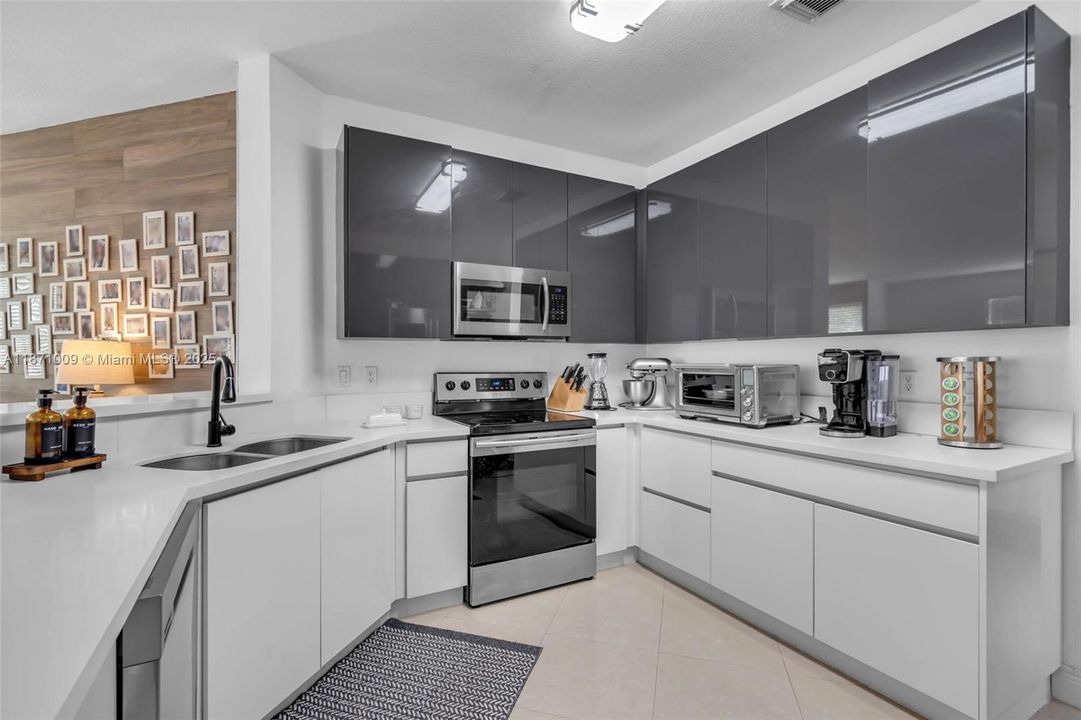 Activo con contrato: $1,140,000 (5 camas, 4 baños, 3650 Pies cuadrados)