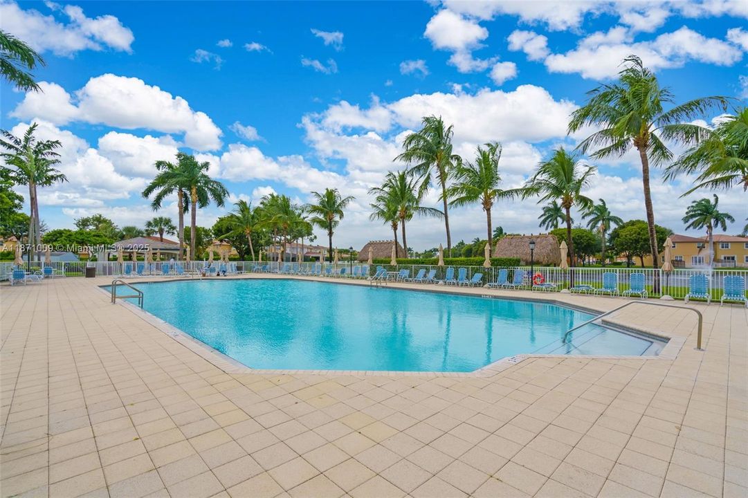 Activo con contrato: $1,140,000 (5 camas, 4 baños, 3650 Pies cuadrados)