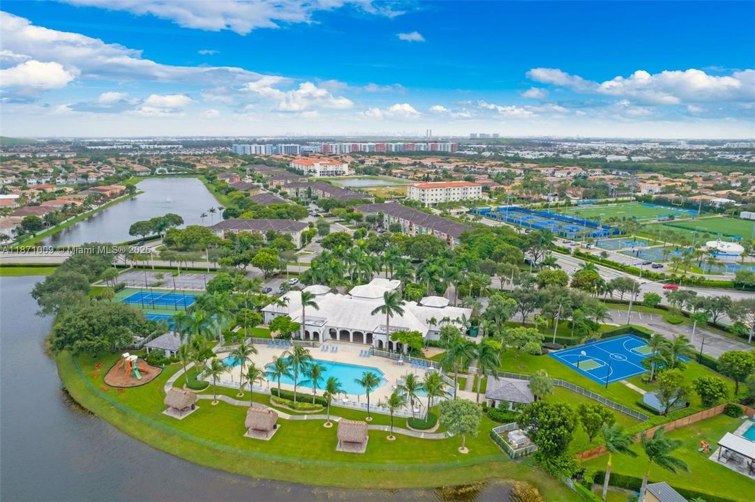 Activo con contrato: $1,140,000 (5 camas, 4 baños, 3650 Pies cuadrados)