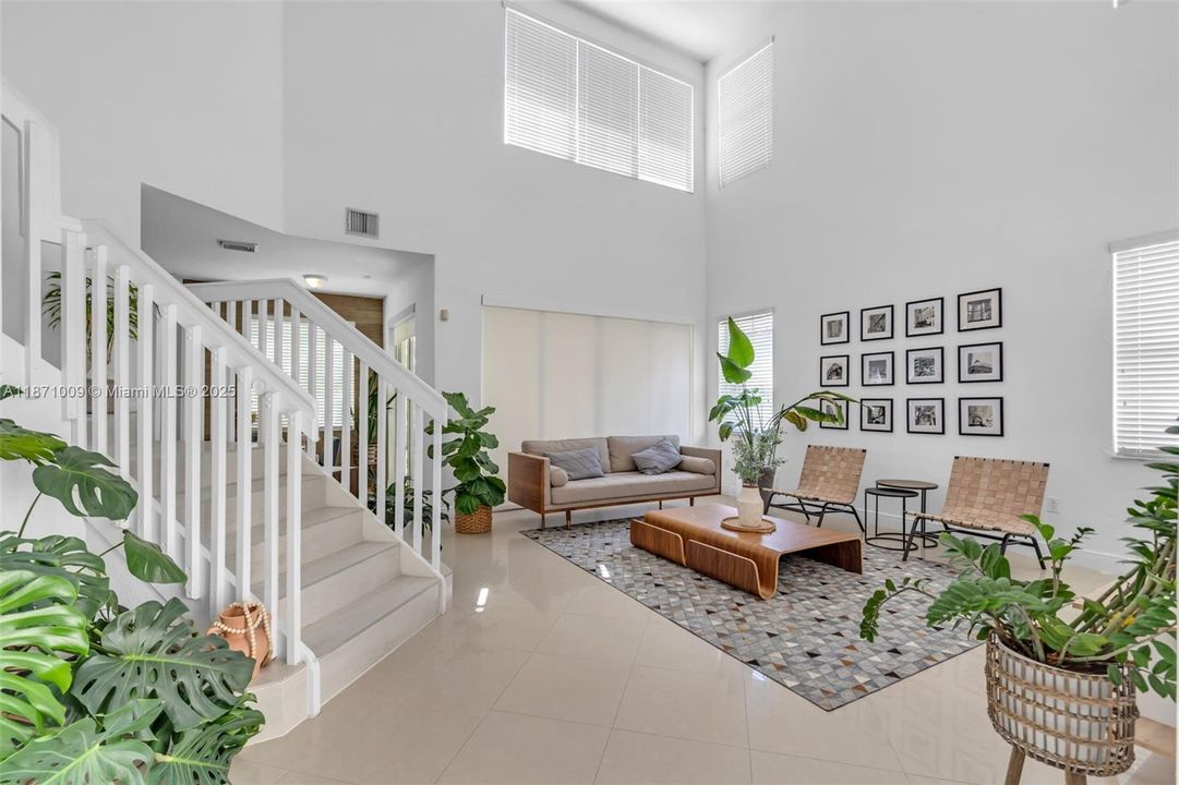 Activo con contrato: $1,140,000 (5 camas, 4 baños, 3650 Pies cuadrados)