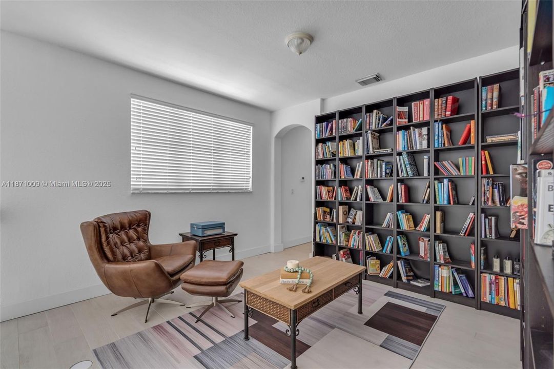 Activo con contrato: $1,140,000 (5 camas, 4 baños, 3650 Pies cuadrados)