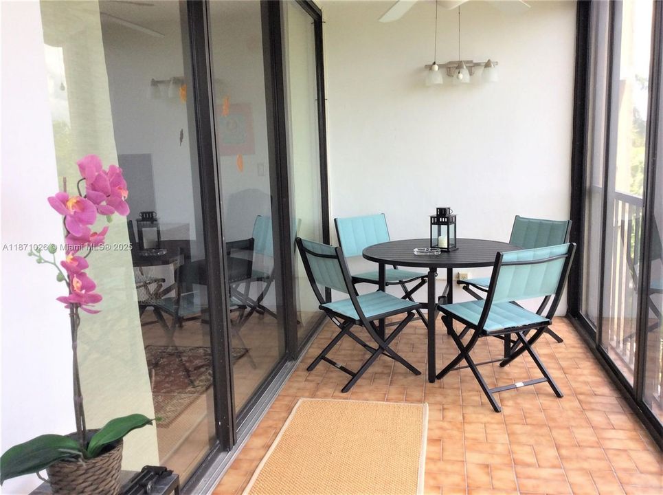 For Sale: $305,000 (2 beds, 2 baths, 1273 Square Feet)