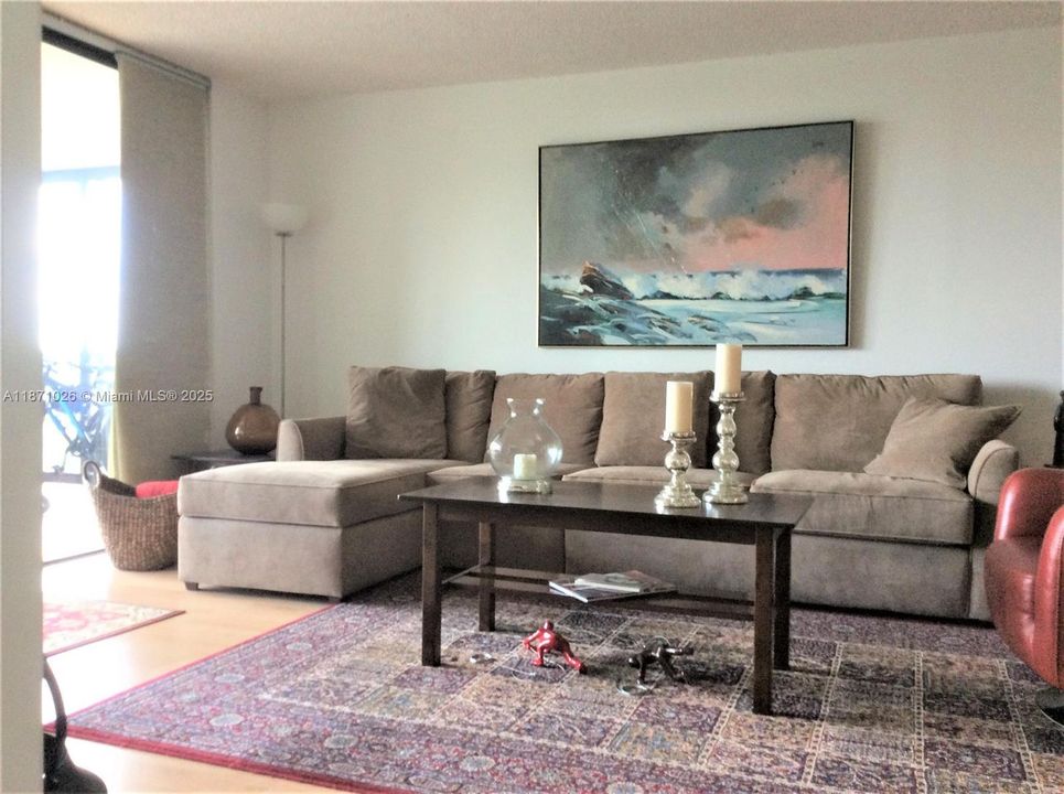 For Sale: $305,000 (2 beds, 2 baths, 1273 Square Feet)