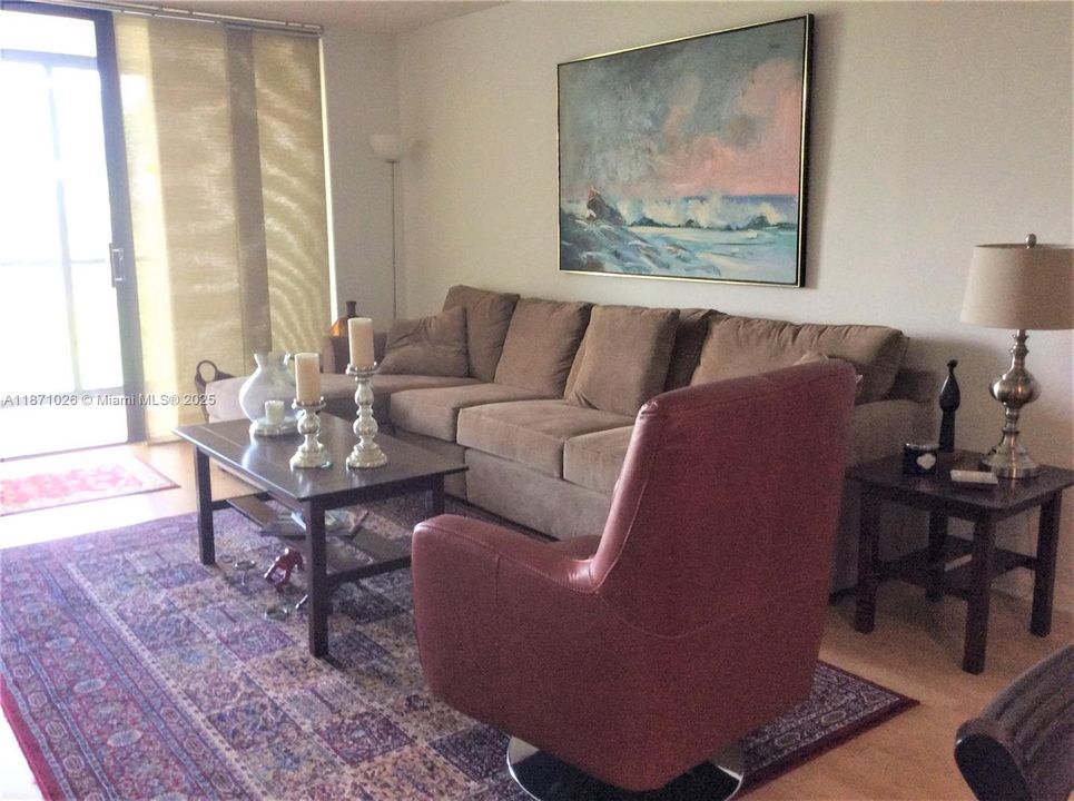 For Sale: $305,000 (2 beds, 2 baths, 1273 Square Feet)