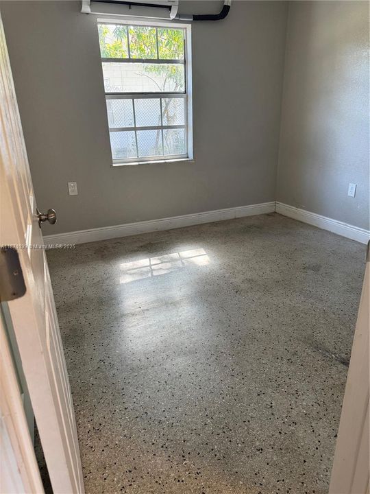 For Rent: $1,649 (3 beds, 1 baths, 1600 Square Feet)