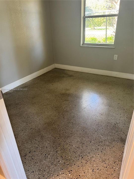 For Rent: $1,649 (3 beds, 1 baths, 1600 Square Feet)