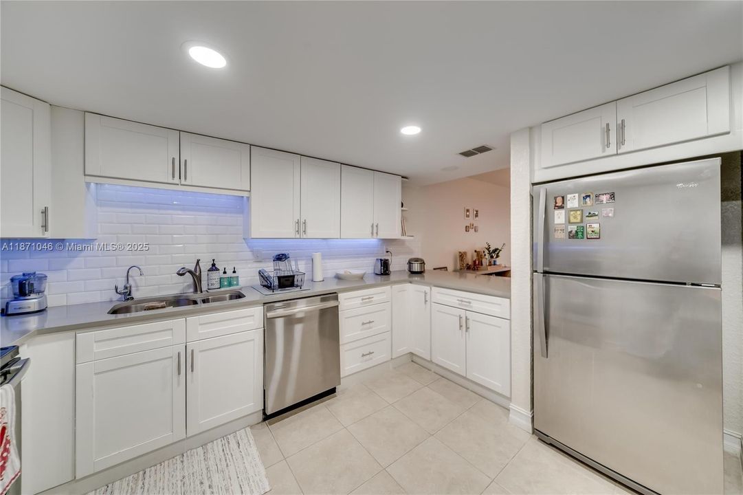 合同活跃: $420,000 (3 贝兹, 2 浴室, 1632 平方英尺)