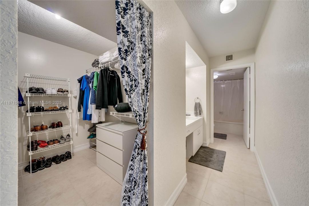 合同活跃: $420,000 (3 贝兹, 2 浴室, 1632 平方英尺)