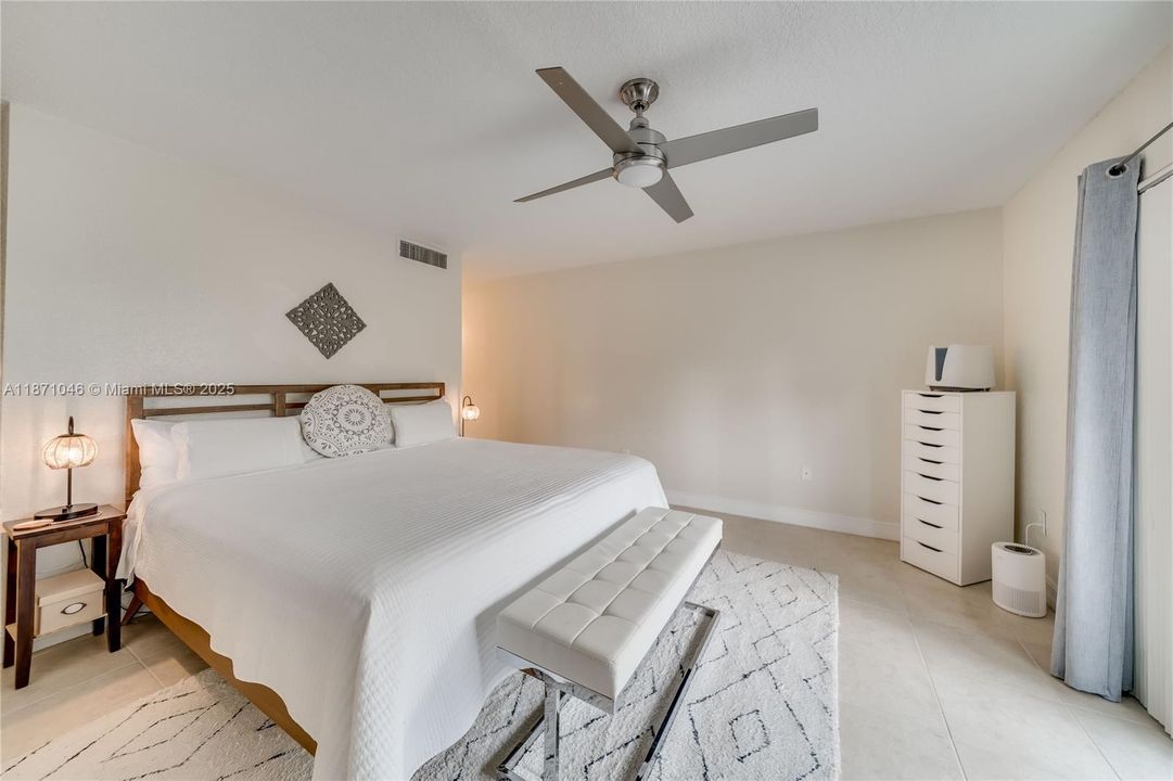 合同活跃: $420,000 (3 贝兹, 2 浴室, 1632 平方英尺)