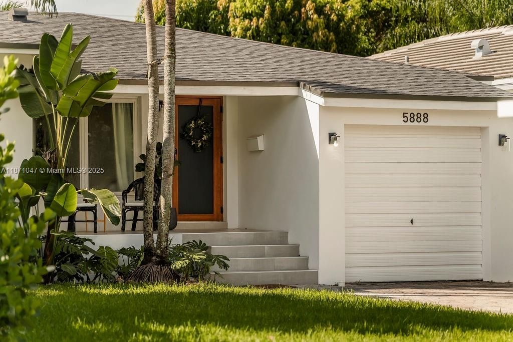 Recently Sold: $945,000 (3 beds, 2 baths, 1086 Square Feet)