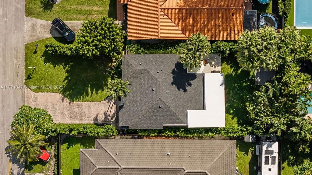 Recently Sold: $945,000 (3 beds, 2 baths, 1086 Square Feet)