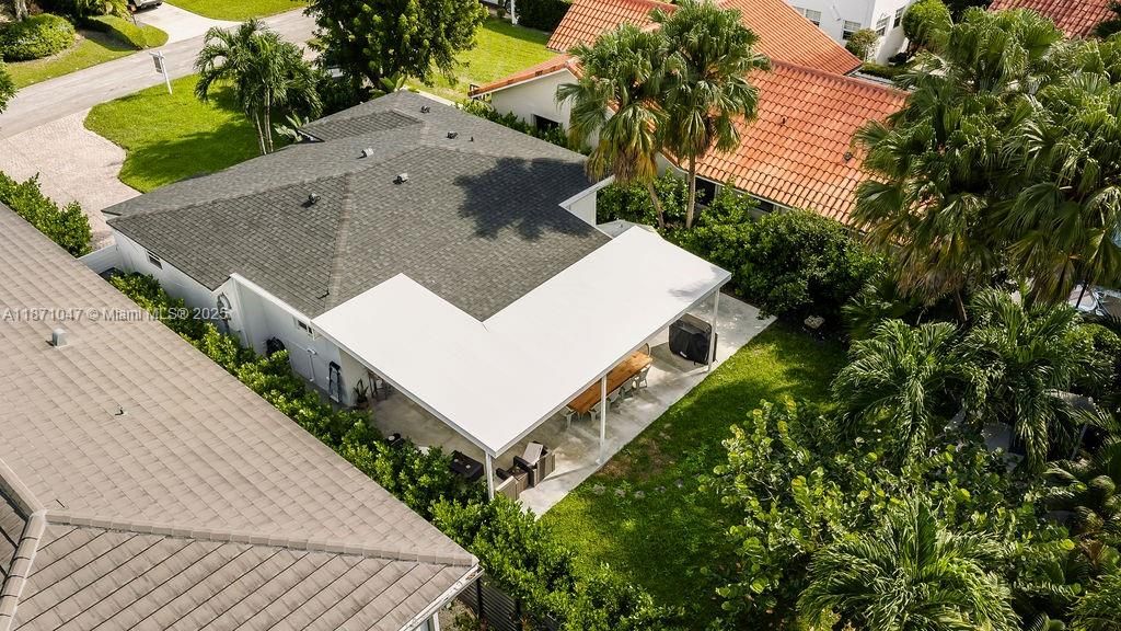 Recently Sold: $945,000 (3 beds, 2 baths, 1086 Square Feet)