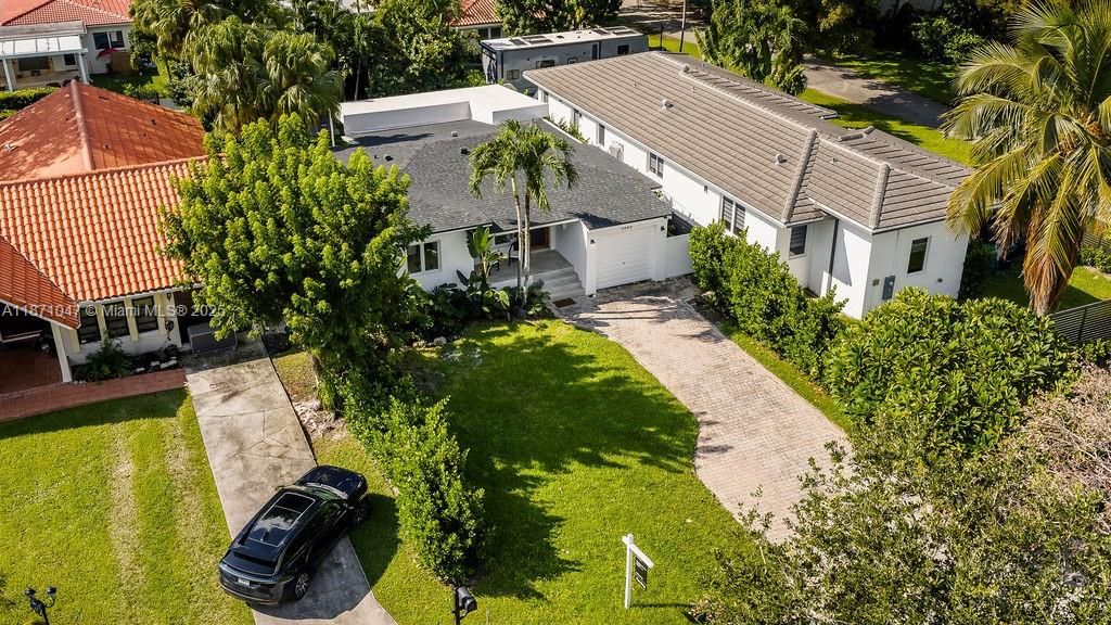 Recently Sold: $945,000 (3 beds, 2 baths, 1086 Square Feet)