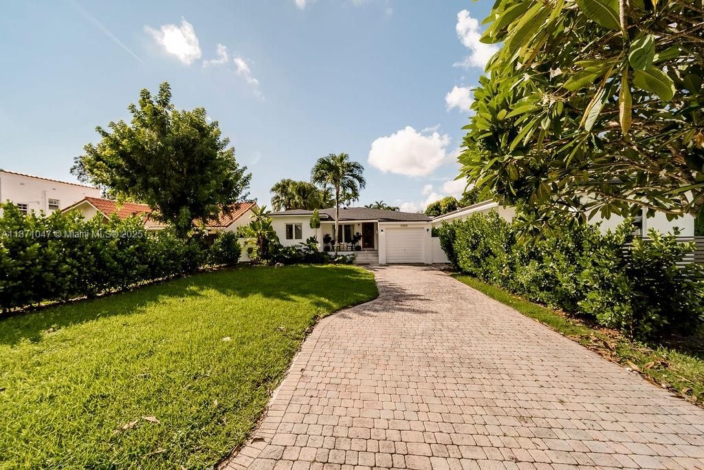 Recently Sold: $945,000 (3 beds, 2 baths, 1086 Square Feet)
