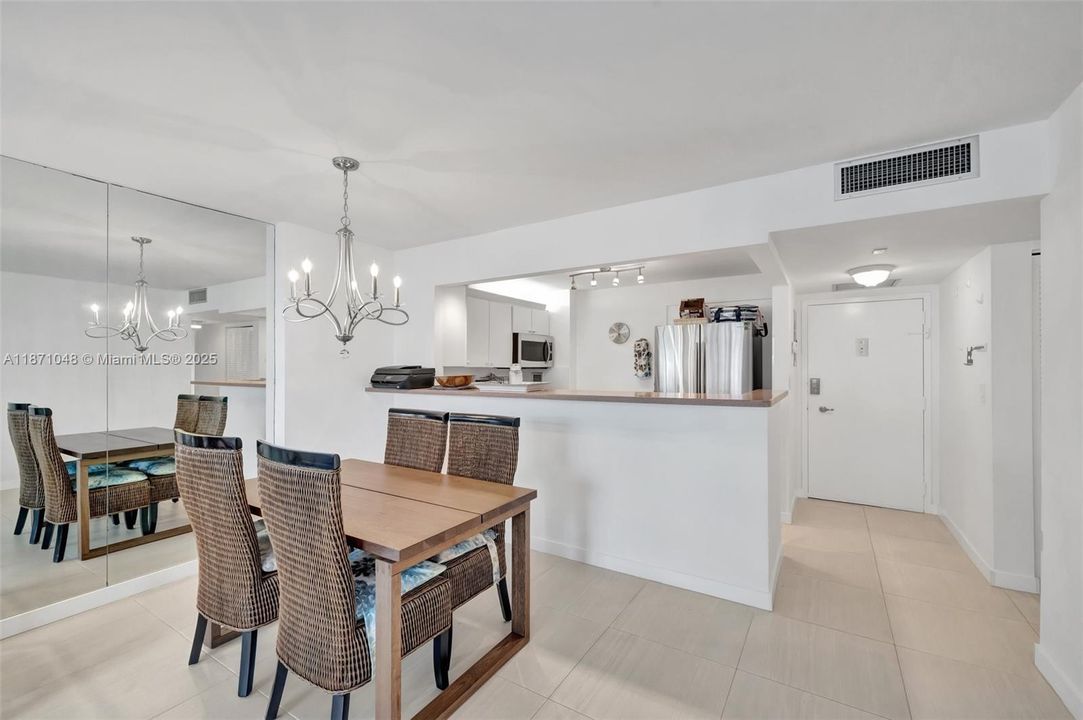 最近售出: $299,000 (2 贝兹, 2 浴室, 1144 平方英尺)