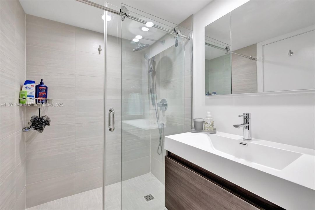 最近售出: $299,000 (2 贝兹, 2 浴室, 1144 平方英尺)