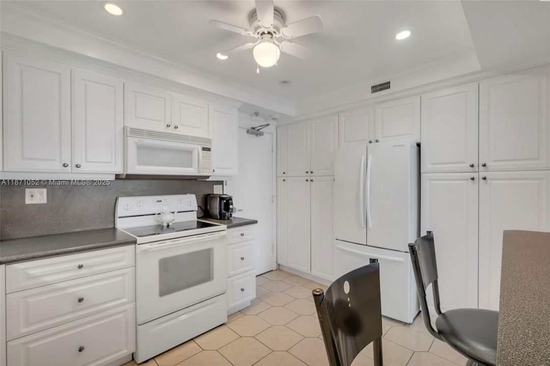 Activo con contrato: $399,900 (1 camas, 1 baños, 980 Pies cuadrados)