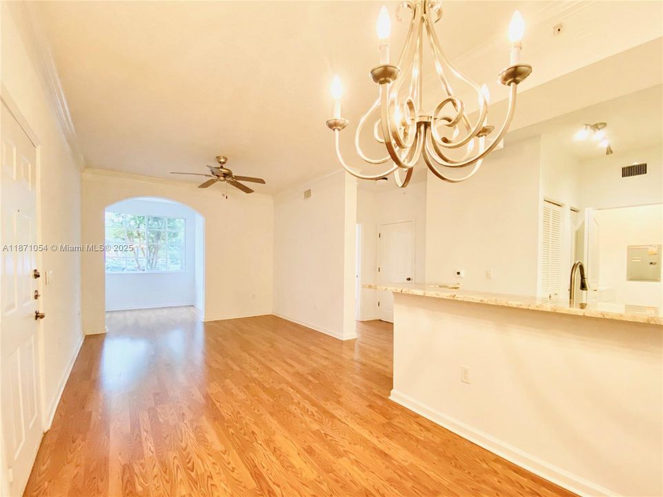 最近租的: $2,200 (1 贝兹, 1 浴室, 714 平方英尺)