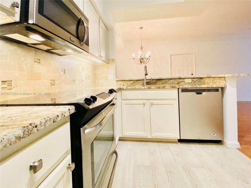 最近租的: $2,200 (1 贝兹, 1 浴室, 714 平方英尺)