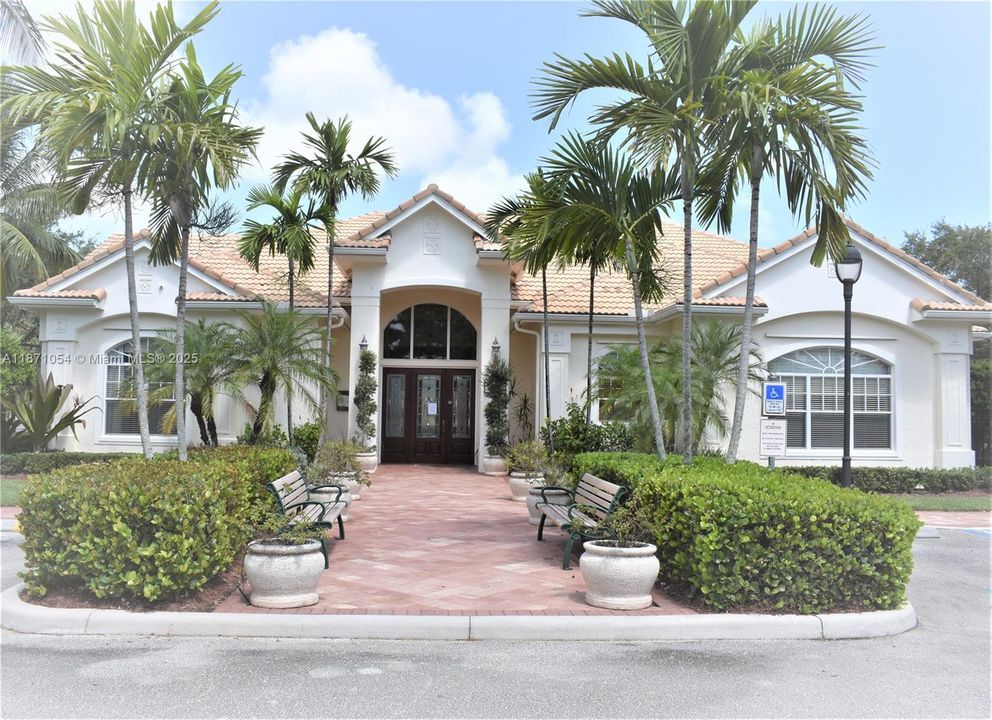 最近租的: $2,200 (1 贝兹, 1 浴室, 714 平方英尺)