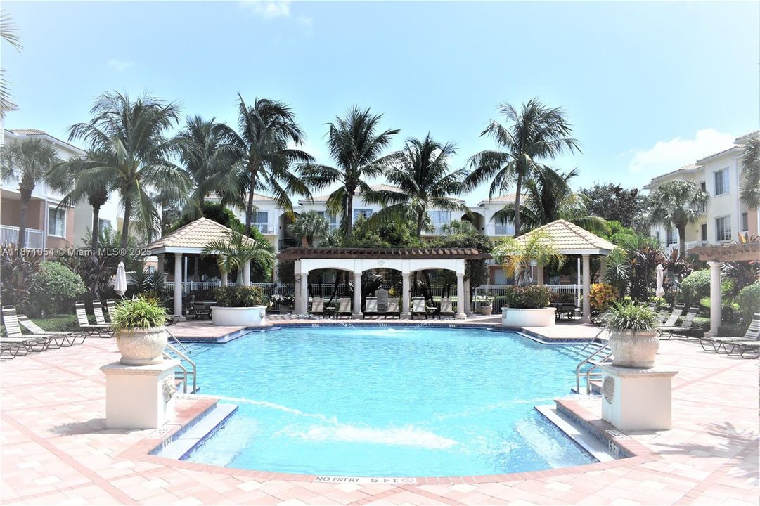 最近租的: $2,200 (1 贝兹, 1 浴室, 714 平方英尺)