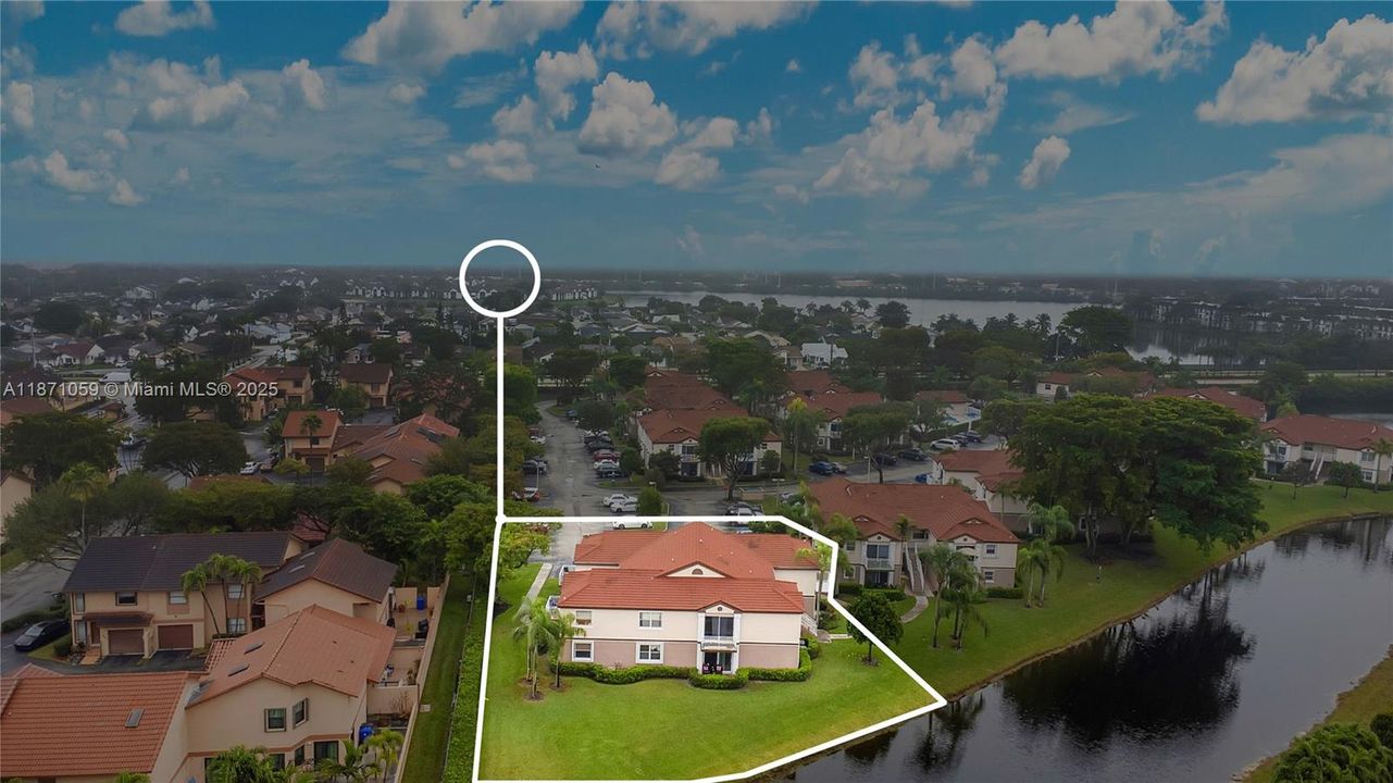 合同活跃: $279,900 (2 贝兹, 2 浴室, 1037 平方英尺)