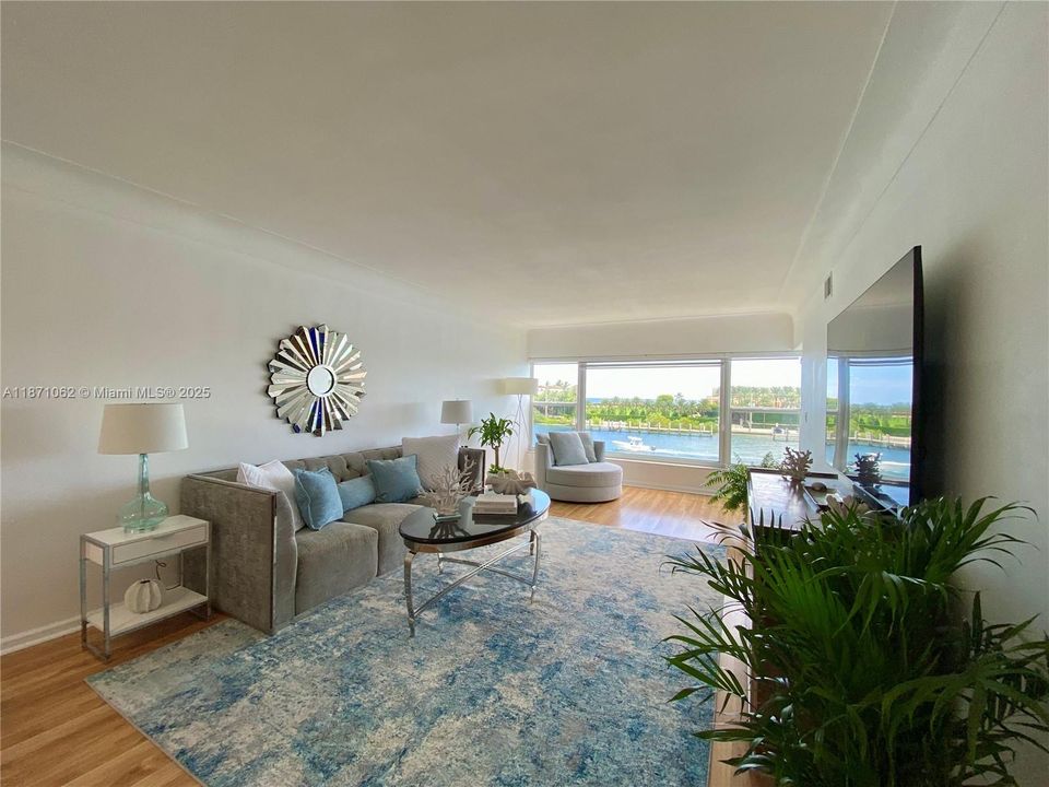 На продажу: $295,000 (1 спален, 1 ванн, 1100 Квадратных фут)