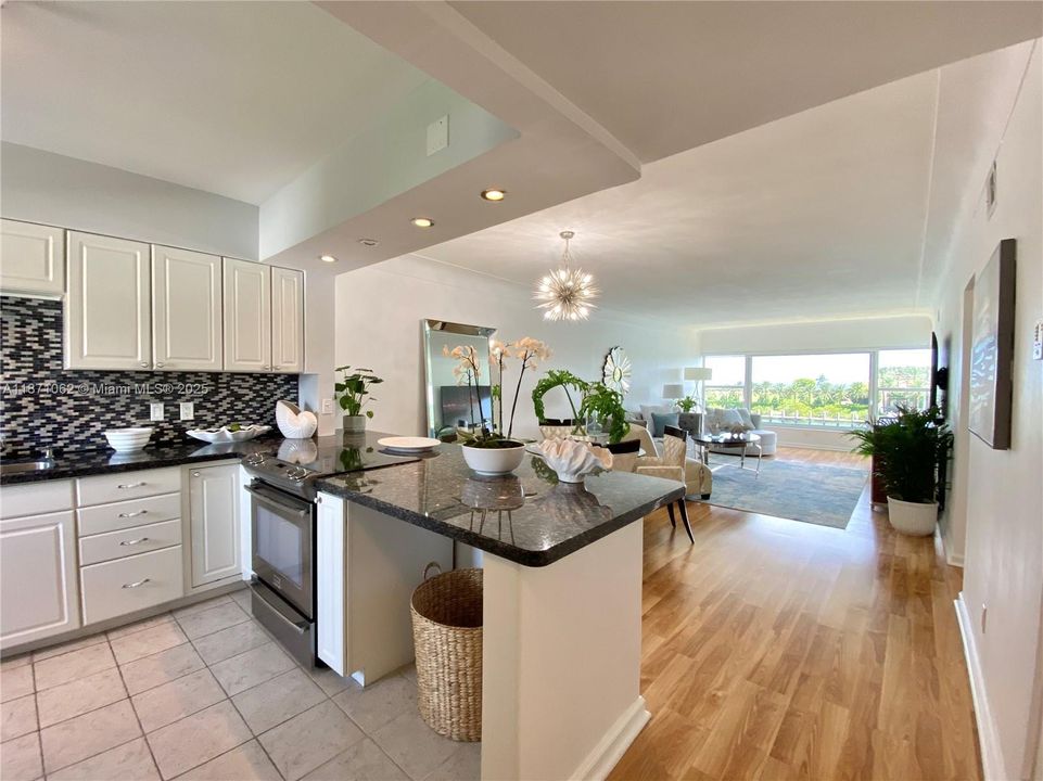 На продажу: $295,000 (1 спален, 1 ванн, 1100 Квадратных фут)