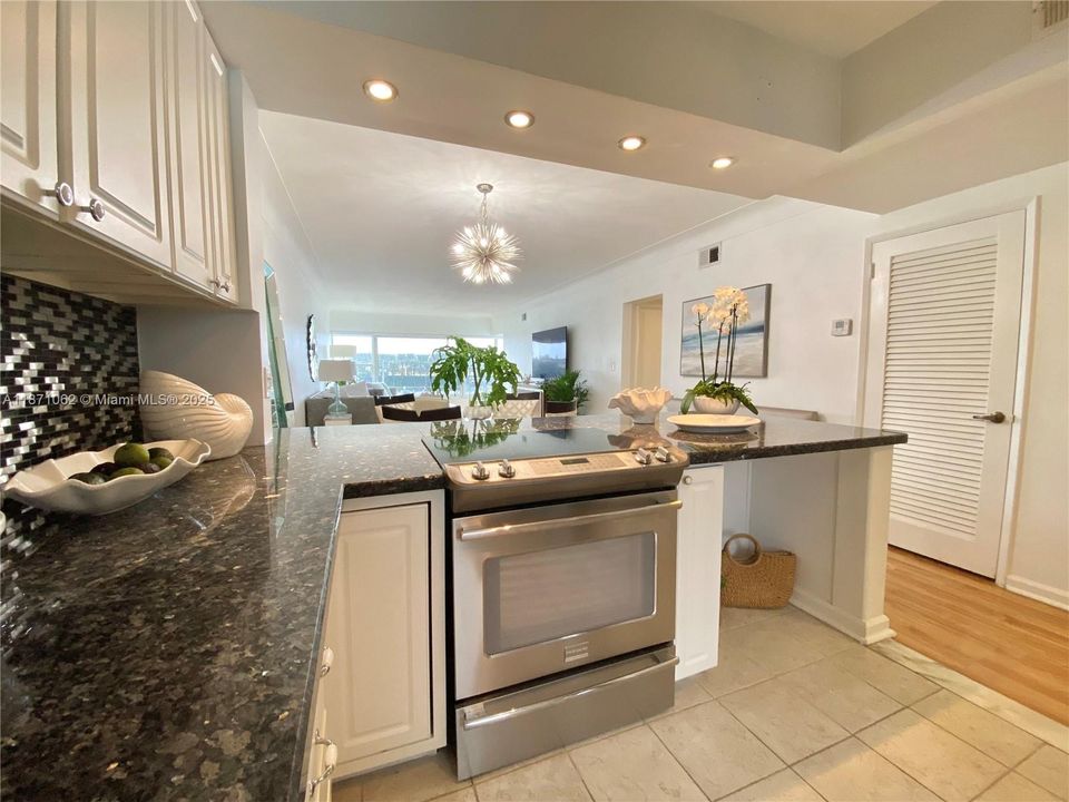 На продажу: $295,000 (1 спален, 1 ванн, 1100 Квадратных фут)