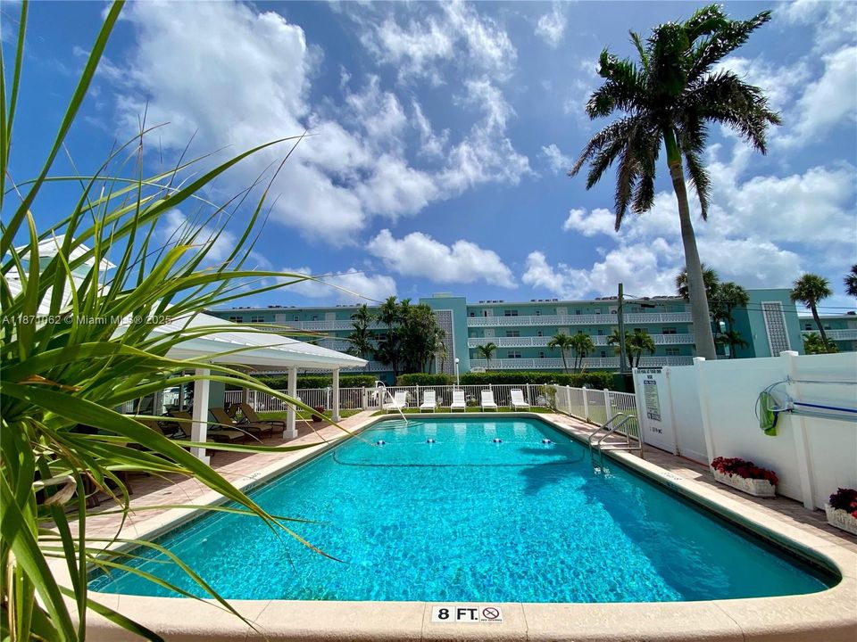 На продажу: $295,000 (1 спален, 1 ванн, 1100 Квадратных фут)