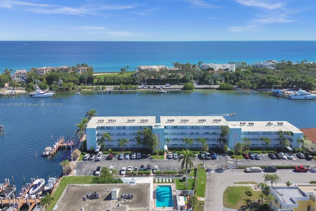 Lighthouse Colony on the Intracoastal Waterway overlooking Hillsboro Beach and the Atlantic ocean!