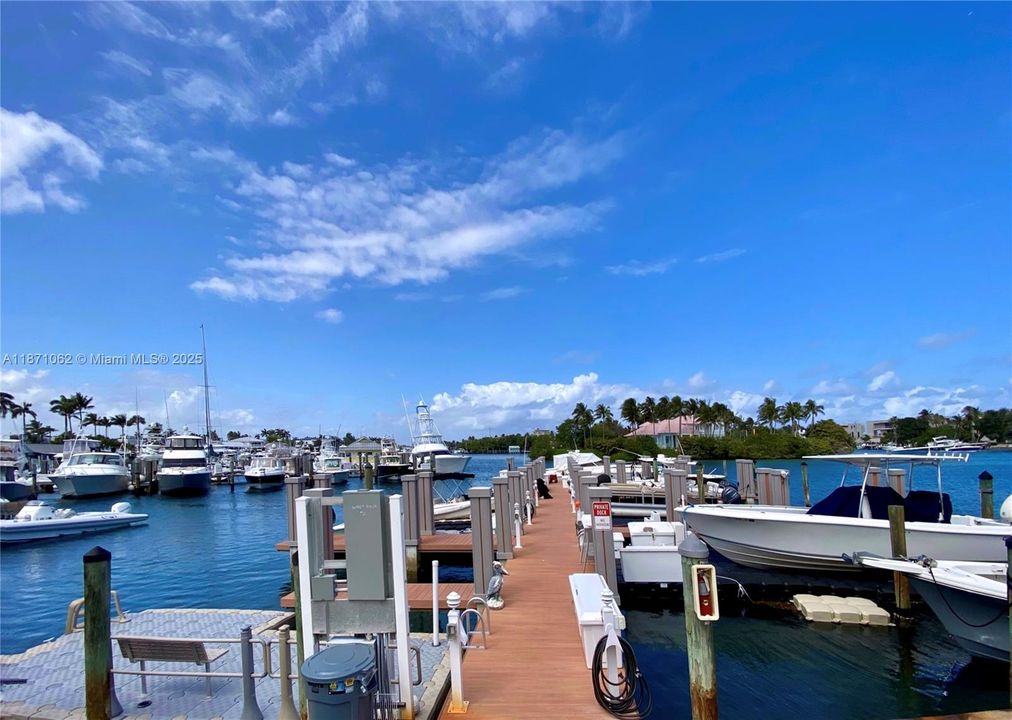 На продажу: $295,000 (1 спален, 1 ванн, 1100 Квадратных фут)