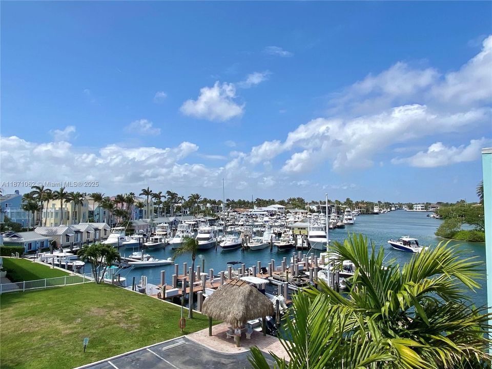 На продажу: $295,000 (1 спален, 1 ванн, 1100 Квадратных фут)