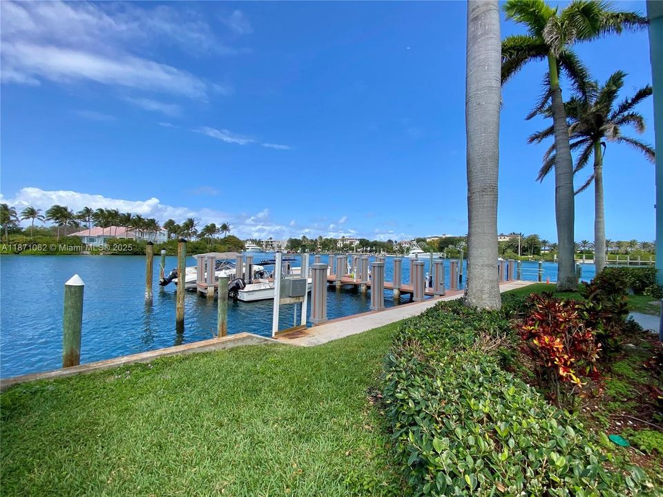 На продажу: $295,000 (1 спален, 1 ванн, 1100 Квадратных фут)