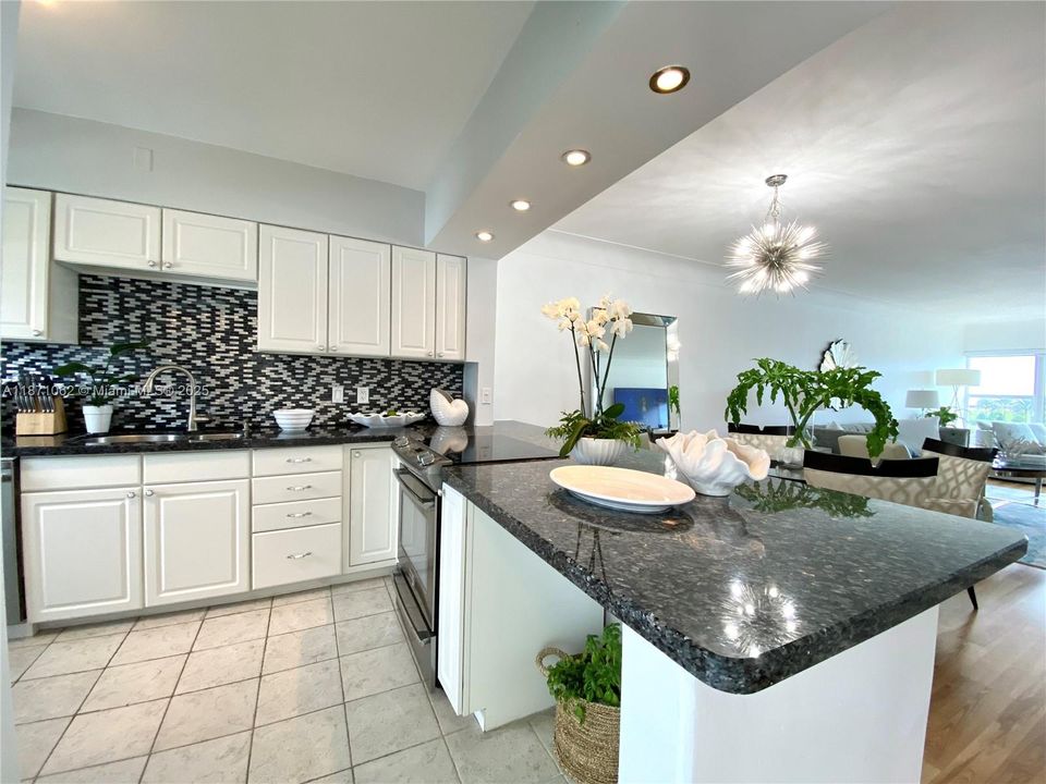 На продажу: $295,000 (1 спален, 1 ванн, 1100 Квадратных фут)