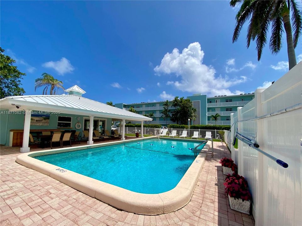 На продажу: $295,000 (1 спален, 1 ванн, 1100 Квадратных фут)