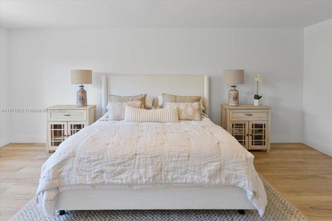 Под контрактом: $1,950,000 (6 спален, 4 ванн, 3894 Квадратных фут)