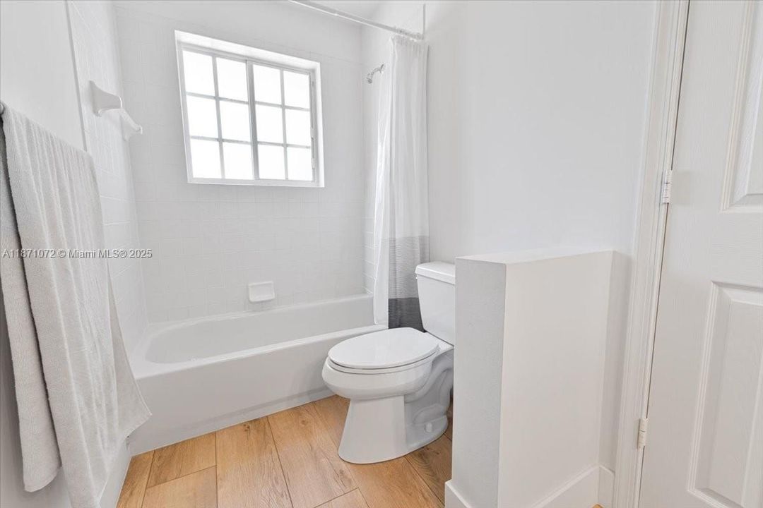 Под контрактом: $1,950,000 (6 спален, 4 ванн, 3894 Квадратных фут)