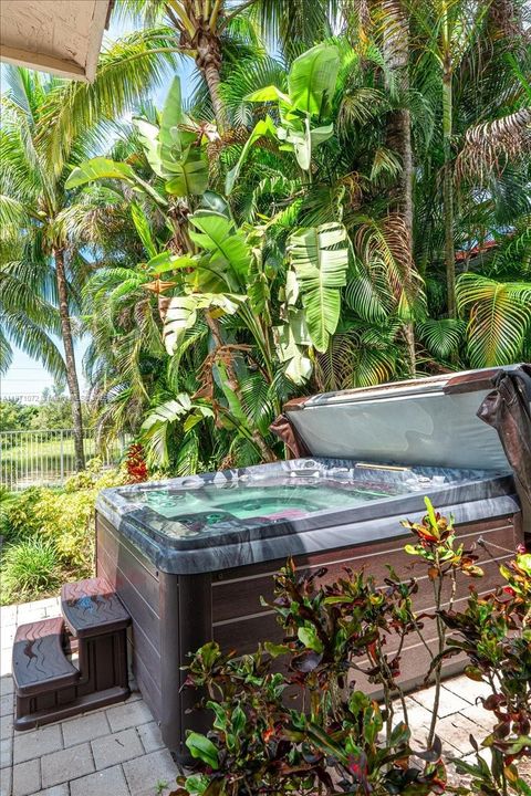 Под контрактом: $1,950,000 (6 спален, 4 ванн, 3894 Квадратных фут)