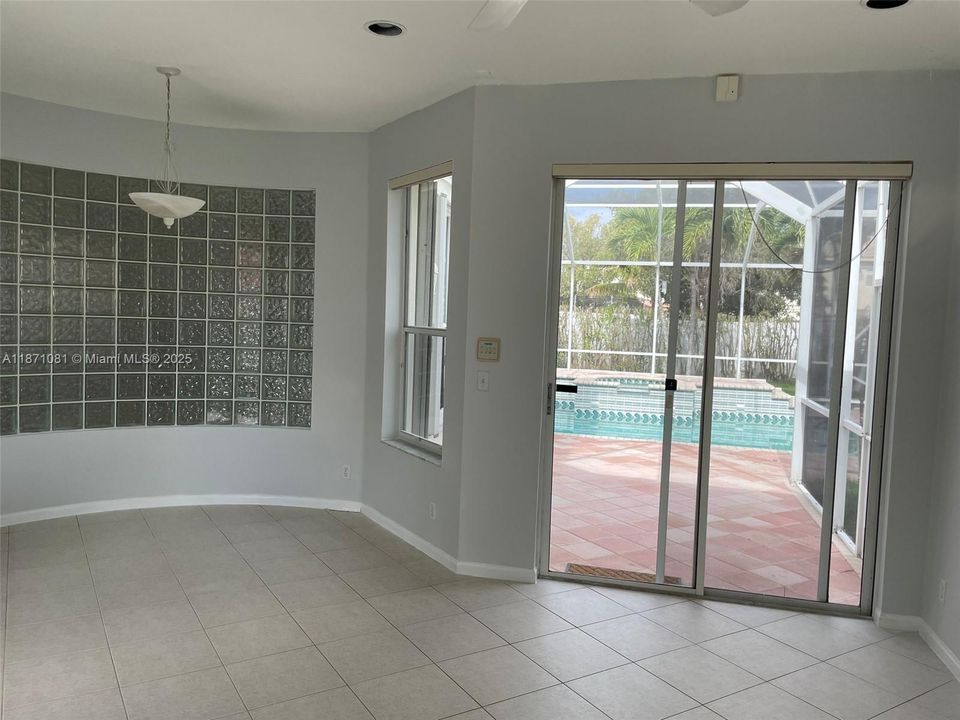 出租: $5,000 (4 贝兹, 3 浴室, 2263 平方英尺)