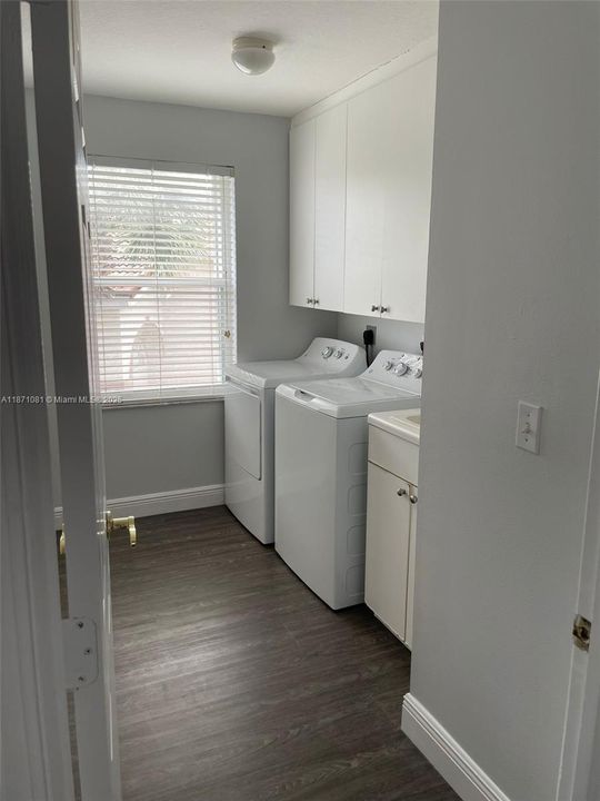 出租: $5,000 (4 贝兹, 3 浴室, 2263 平方英尺)