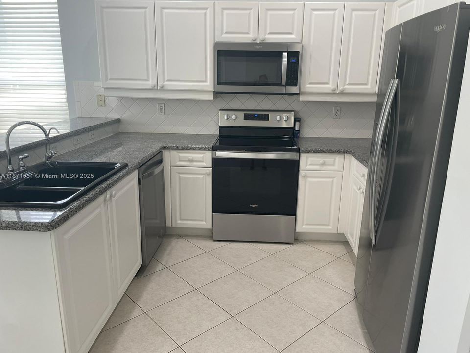 出租: $5,000 (4 贝兹, 3 浴室, 2263 平方英尺)